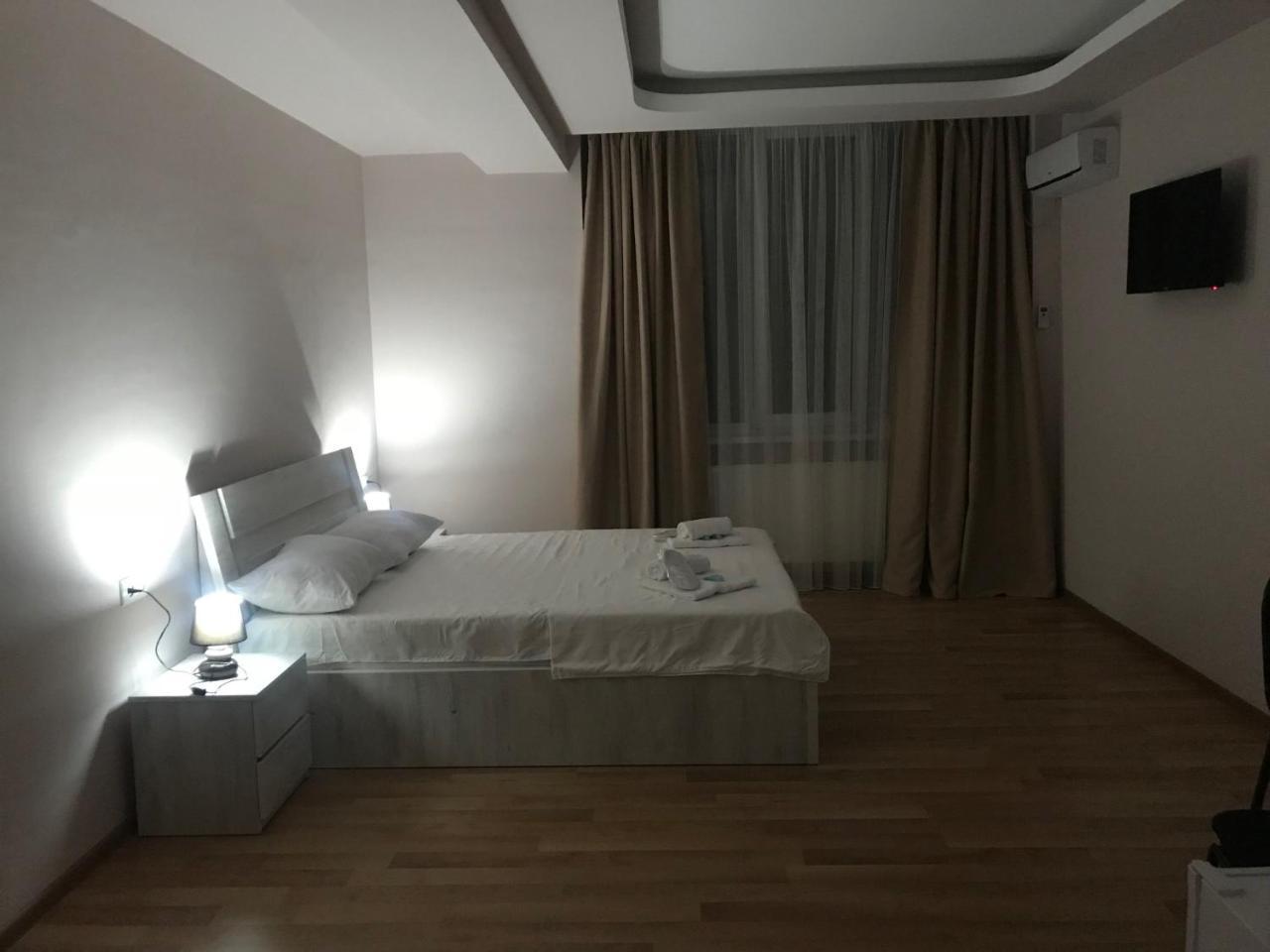 Hotel Caucasus Tbilisi Esterno foto
