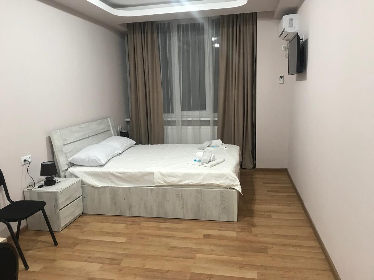 Hotel Caucasus Tbilisi Esterno foto
