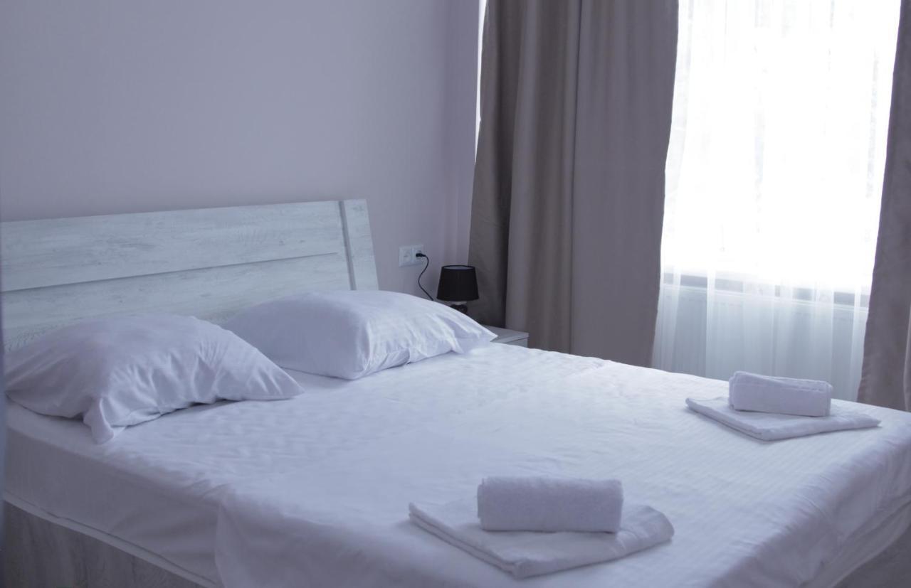 Hotel Caucasus Tbilisi Esterno foto
