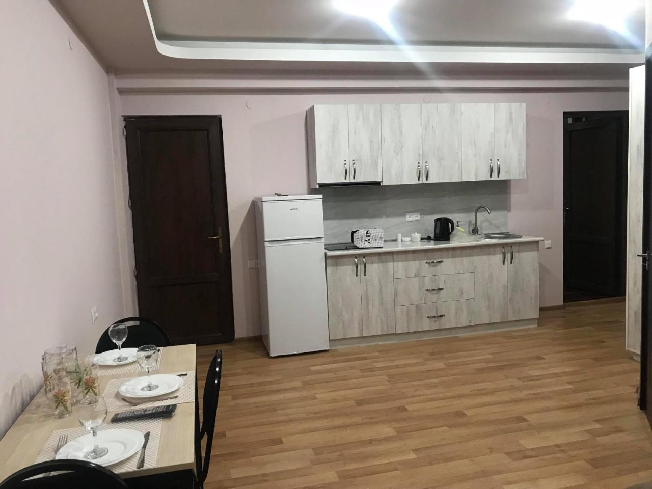 Hotel Caucasus Tbilisi Esterno foto