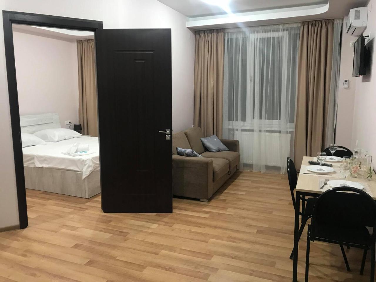Hotel Caucasus Tbilisi Esterno foto