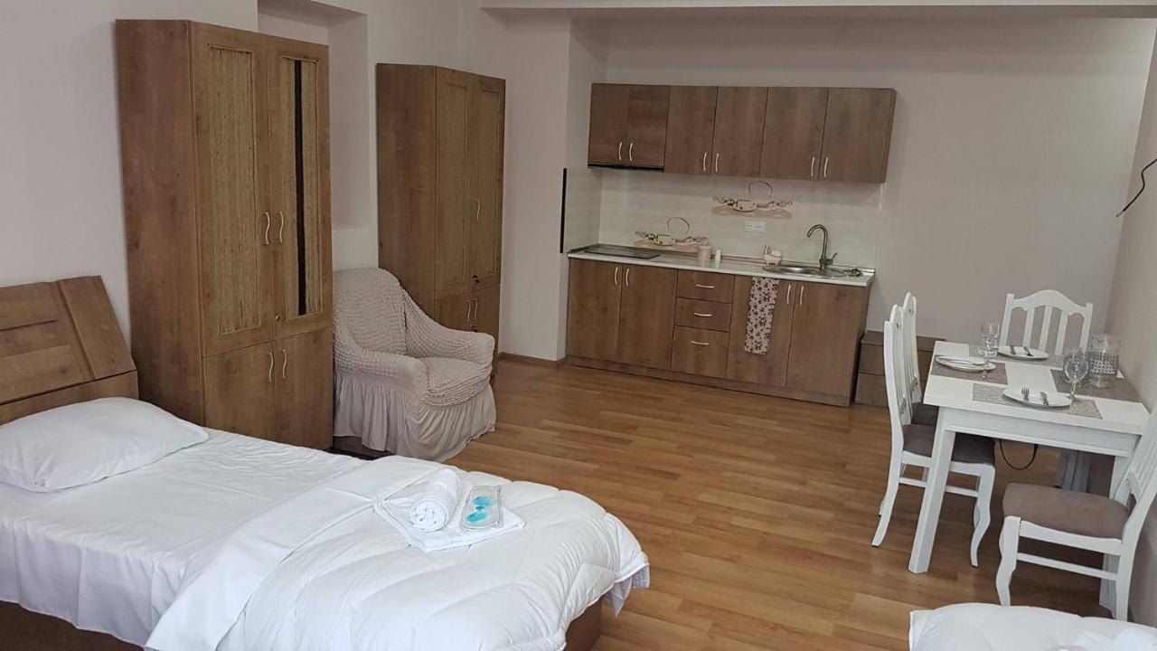 Hotel Caucasus Tbilisi Esterno foto