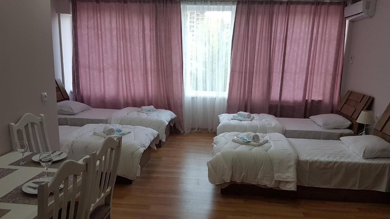 Hotel Caucasus Tbilisi Esterno foto